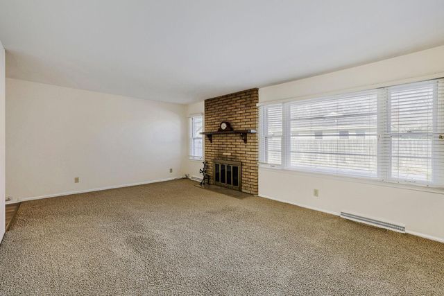 725 Pontiac Place, Mendota Heights, MN 55120