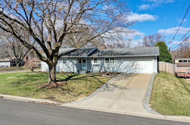 725 Pontiac Place, Mendota Heights, MN 55120