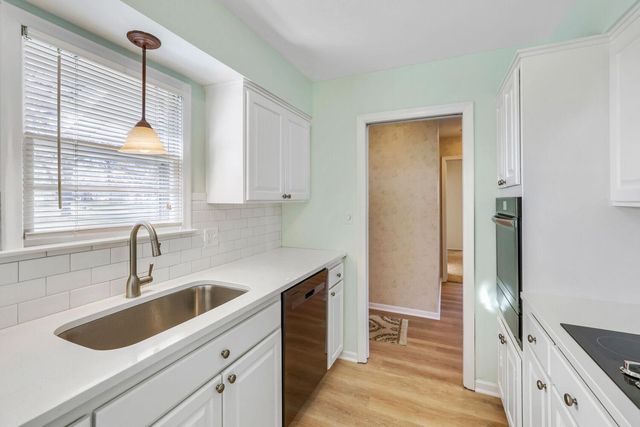 725 Pontiac Place, Mendota Heights, MN 55120