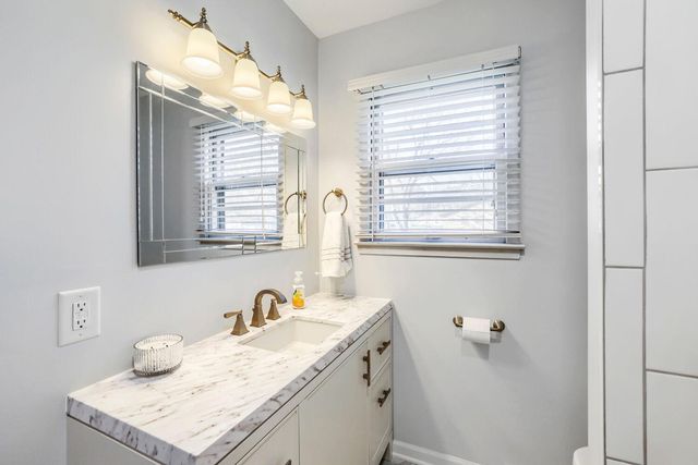 725 Pontiac Place, Mendota Heights, MN 55120