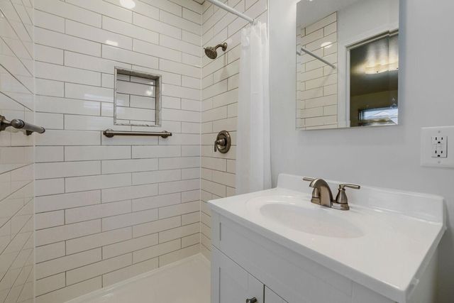 725 Pontiac Place, Mendota Heights, MN 55120