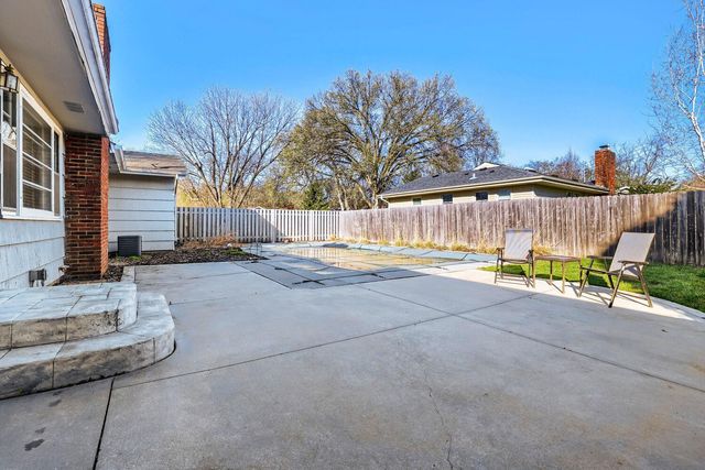 725 Pontiac Place, Mendota Heights, MN 55120