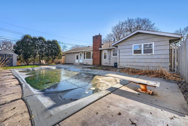 725 Pontiac Place, Mendota Heights, MN 55120