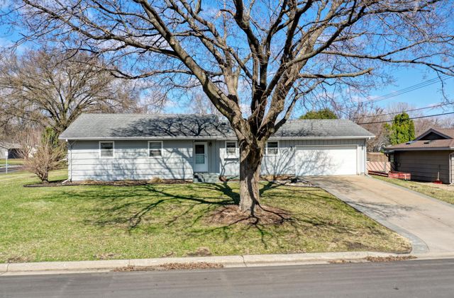 725 Pontiac Place, Mendota Heights, MN 55120