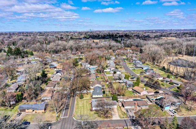 725 Pontiac Place, Mendota Heights, MN 55120