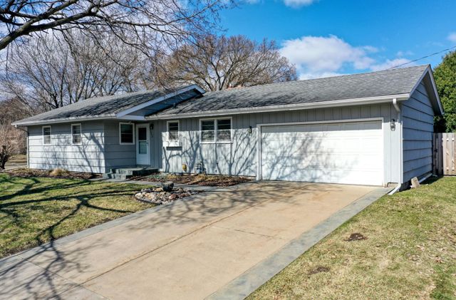 725 Pontiac Place, Mendota Heights, MN 55120