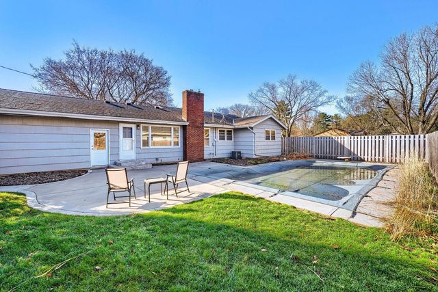 725 Pontiac Place, Mendota Heights, MN 55120