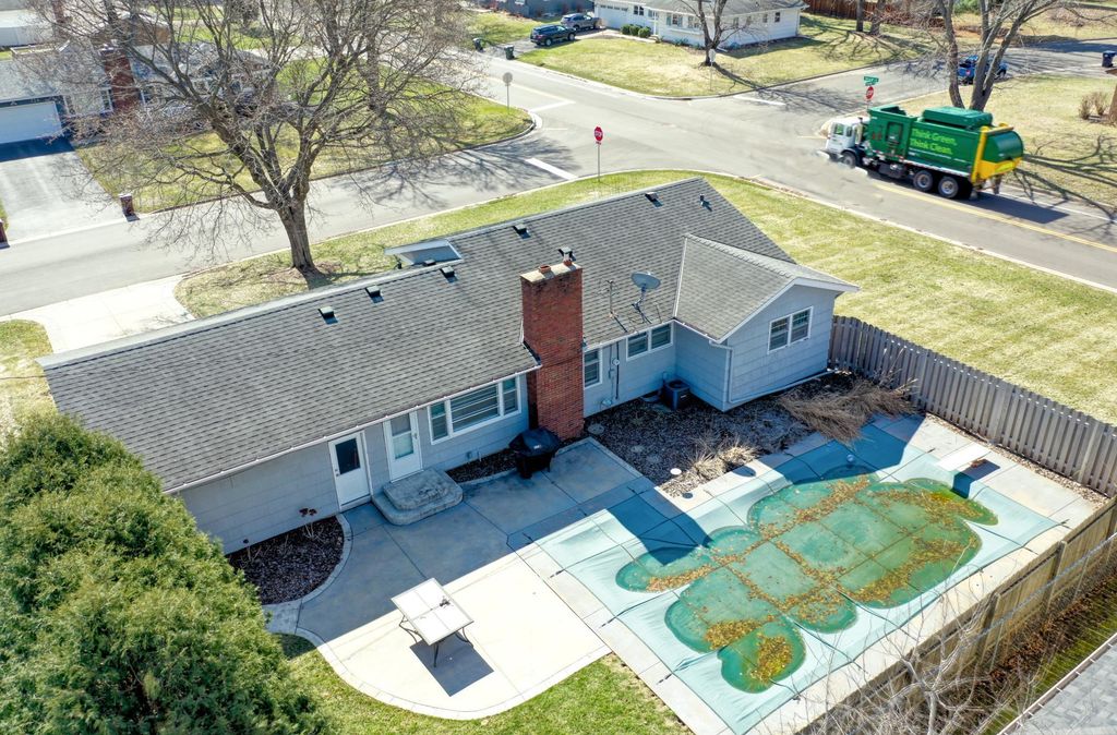 725 Pontiac Place, Mendota Heights, MN 55120