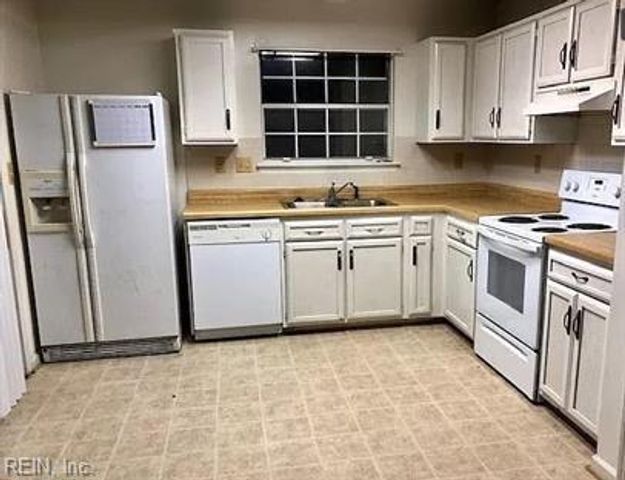 3615 Burns CT, Virginia Beach, VA 23462