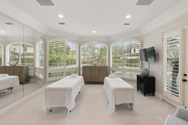 6868 Spyglass Lane, Rancho Santa Fe, CA 92067