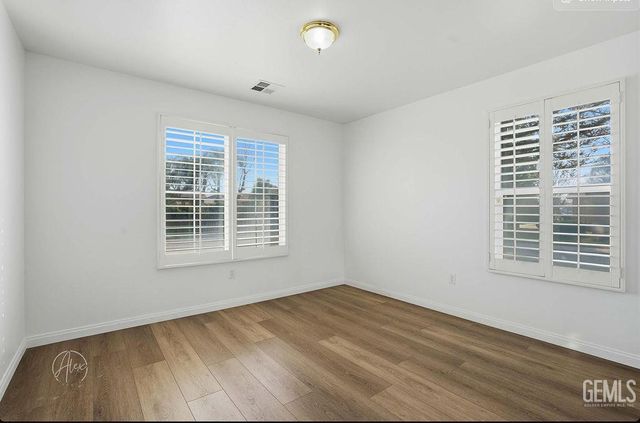 11528 Indian Hawthorne Street, Bakersfield, CA 93311