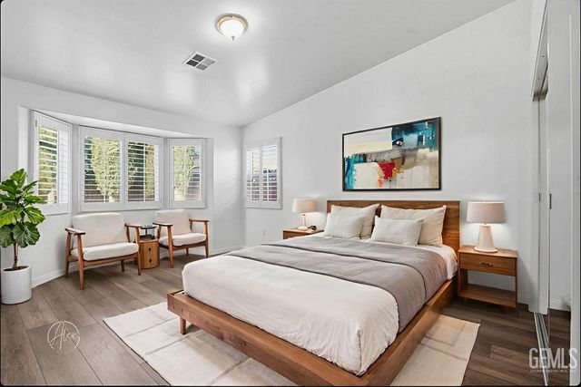 11528 Indian Hawthorne Street, Bakersfield, CA 93311