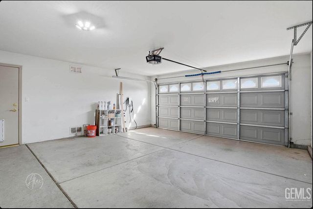 11528 Indian Hawthorne Street, Bakersfield, CA 93311