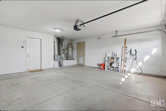 11528 Indian Hawthorne Street, Bakersfield, CA 93311