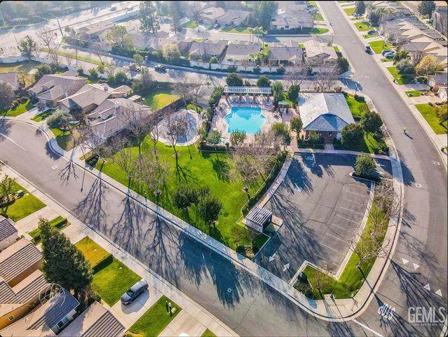 11528 Indian Hawthorne Street, Bakersfield, CA 93311