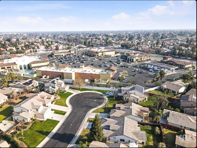 11528 Indian Hawthorne Street, Bakersfield, CA 93311