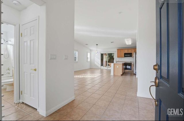 11528 Indian Hawthorne Street, Bakersfield, CA 93311