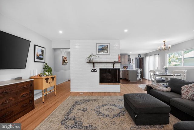 119 SHARROWVALE RD, Cherry Hill, NJ 08034