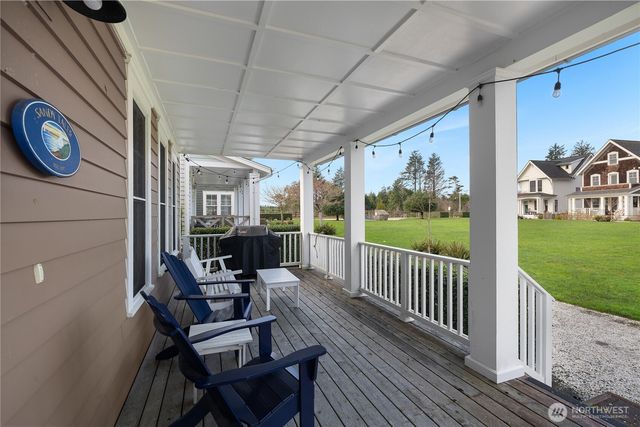 100 Horseshoe Lane, Pacific Beach, WA 98571