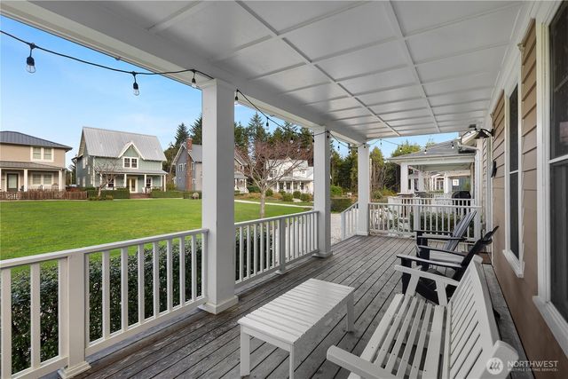 100 Horseshoe Lane, Pacific Beach, WA 98571