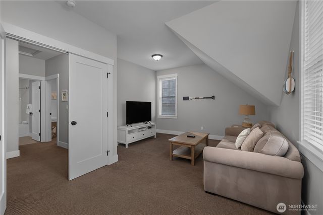 100 Horseshoe Lane, Pacific Beach, WA 98571