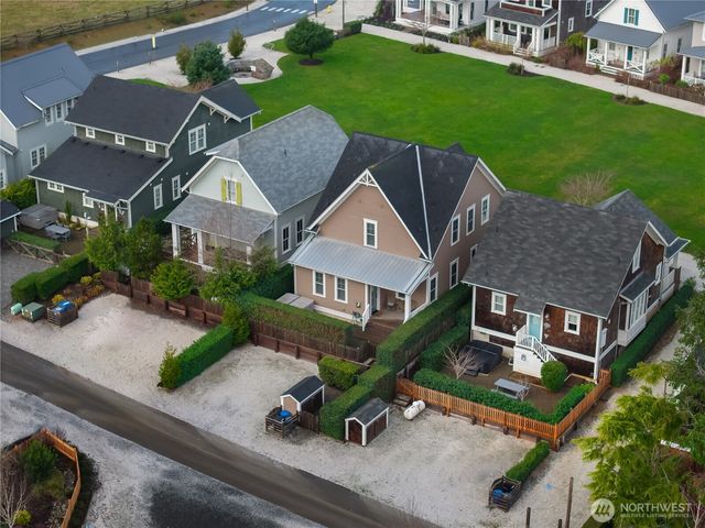 100 Horseshoe Lane, Pacific Beach, WA 98571