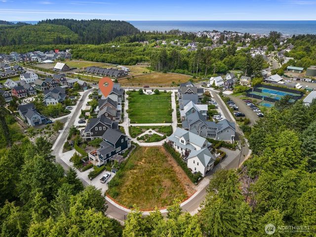 100 Horseshoe Lane, Pacific Beach, WA 98571