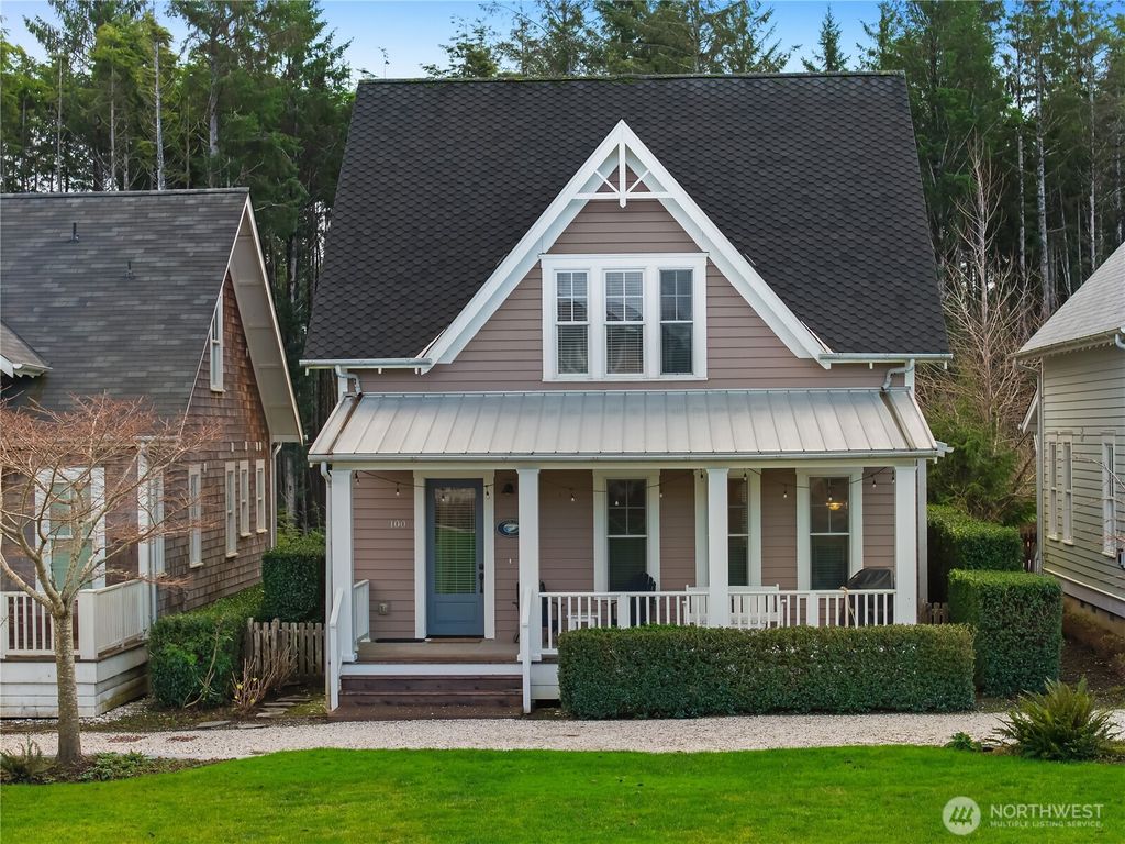 100 Horseshoe Lane, Pacific Beach, WA 98571