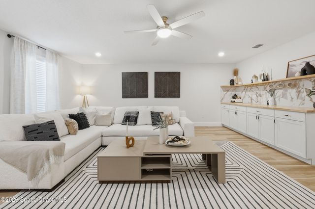 1018 Grantham Lane SE, Palm Bay, FL 32909