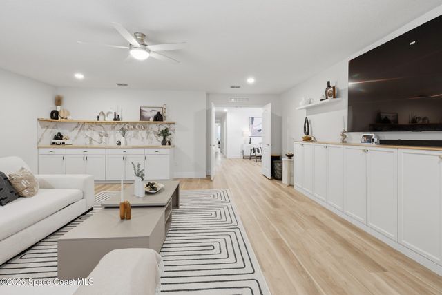 1018 Grantham Lane SE, Palm Bay, FL 32909