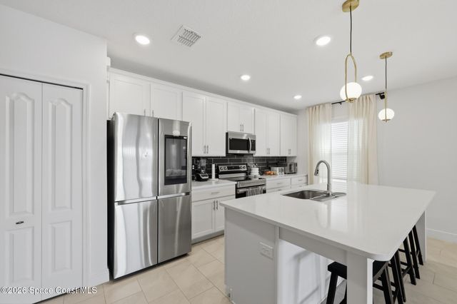 1018 Grantham Lane SE, Palm Bay, FL 32909