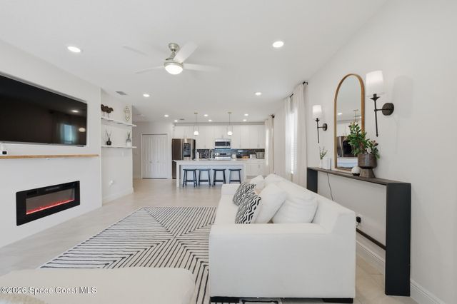 1018 Grantham Lane SE, Palm Bay, FL 32909