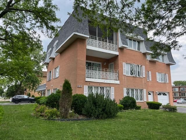 9701 S KEELER Avenue 2, Oak Lawn, IL 60453