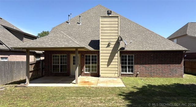 7714 S 92nd Place, Tulsa, OK 74133