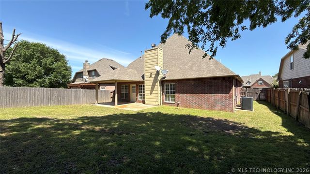 7714 S 92nd Place, Tulsa, OK 74133