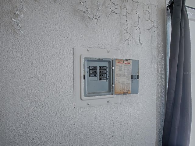 422 E CITRUS AVENUE, Eustis, FL 32726