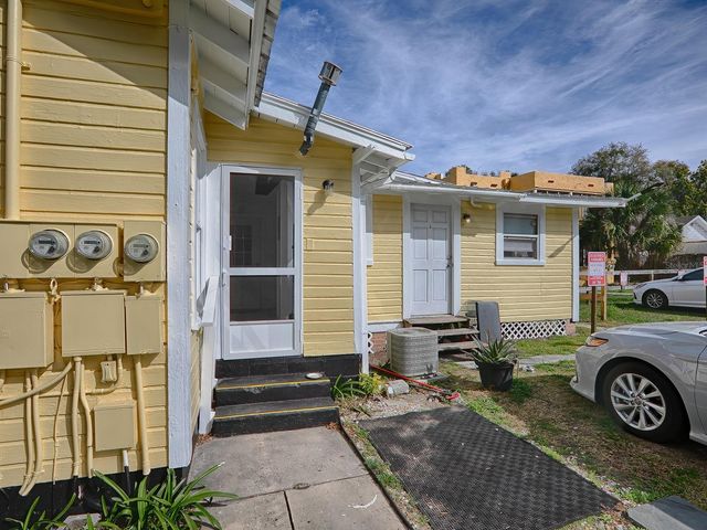 422 E CITRUS AVENUE, Eustis, FL 32726