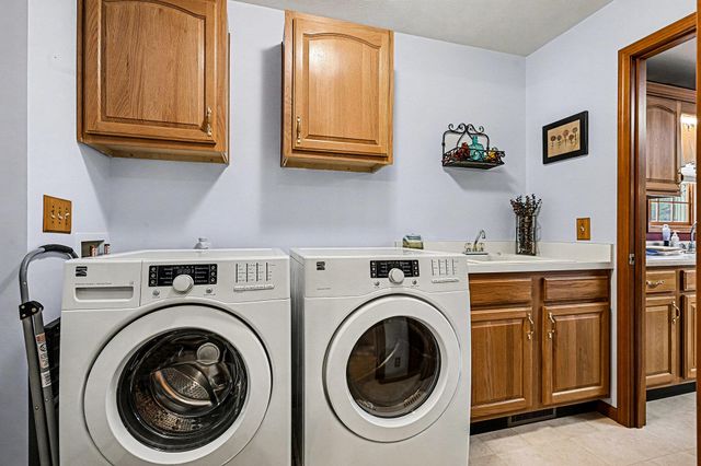 9654 W De Avenue, Kalamazoo, MI 49009