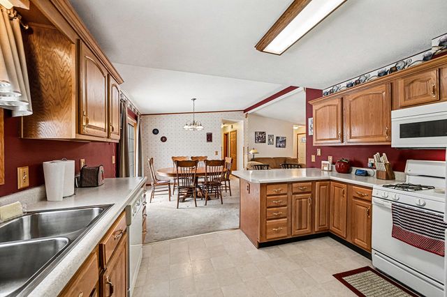 9654 W De Avenue, Kalamazoo, MI 49009