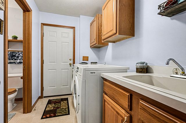 9654 W De Avenue, Kalamazoo, MI 49009