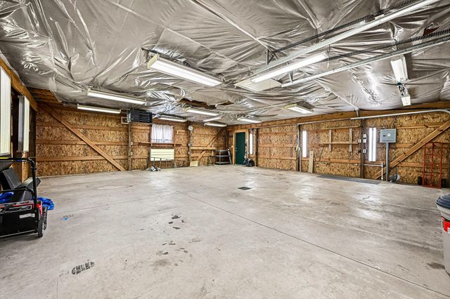 9654 W De Avenue, Kalamazoo, MI 49009