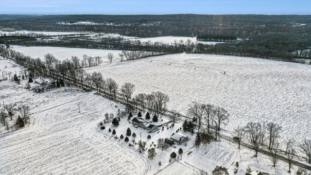 9654 W De Avenue, Kalamazoo, MI 49009