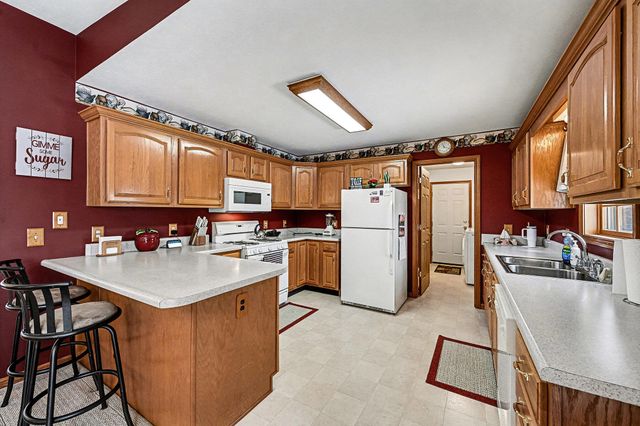 9654 W De Avenue, Kalamazoo, MI 49009