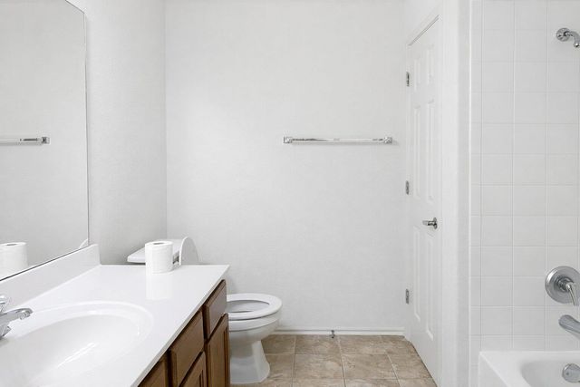 2410 Great Oaks DR 802, Round Rock, TX 78681