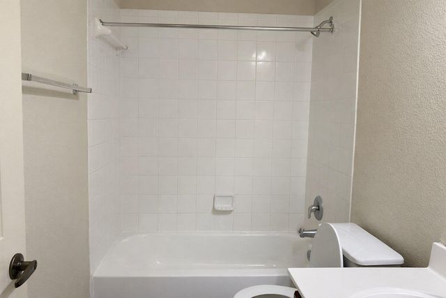 2410 Great Oaks DR 802, Round Rock, TX 78681