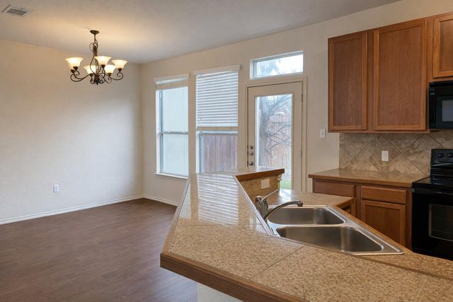 2410 Great Oaks DR 802, Round Rock, TX 78681