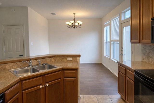 2410 Great Oaks DR 802, Round Rock, TX 78681