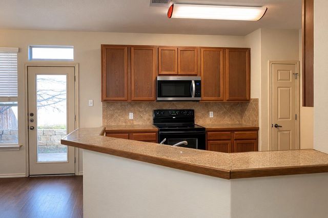 2410 Great Oaks DR 802, Round Rock, TX 78681