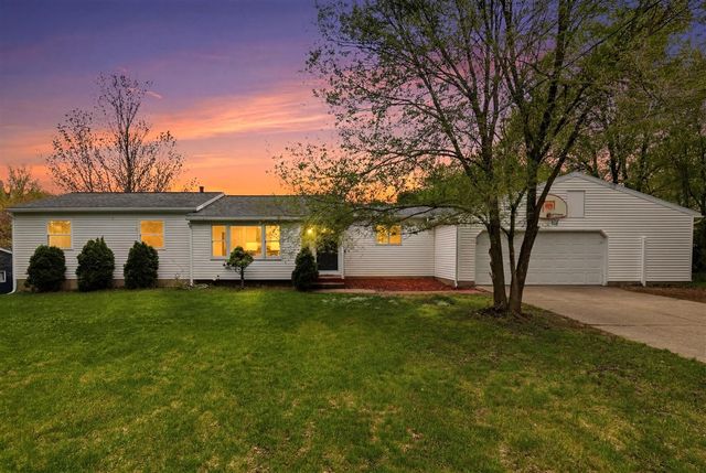1679 Stonewood Drive, Lowell, MI 49331