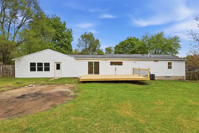 1679 Stonewood Drive, Lowell, MI 49331